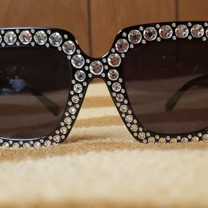 Diamond frame sunglasses